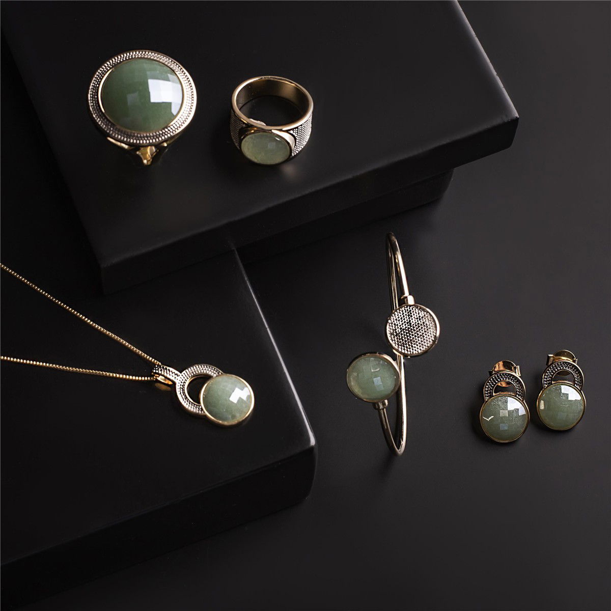 ANEL FOLHEADO A OURO E RÓDIO BRANCO