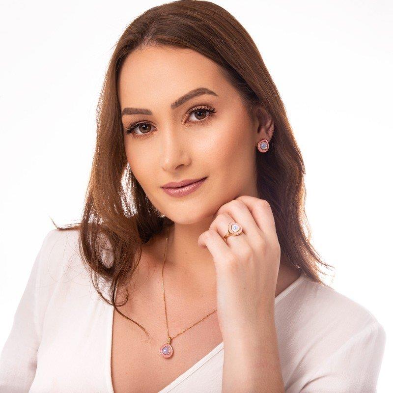 BRINCO FOLHEADO A OURO COM ESMALTE LILÁS