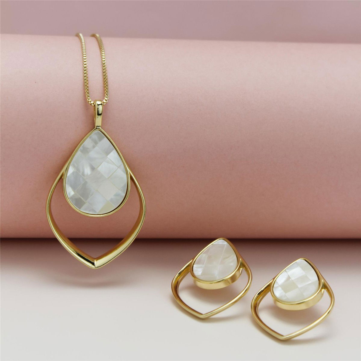 BRINCO FOLHEADO A OURO