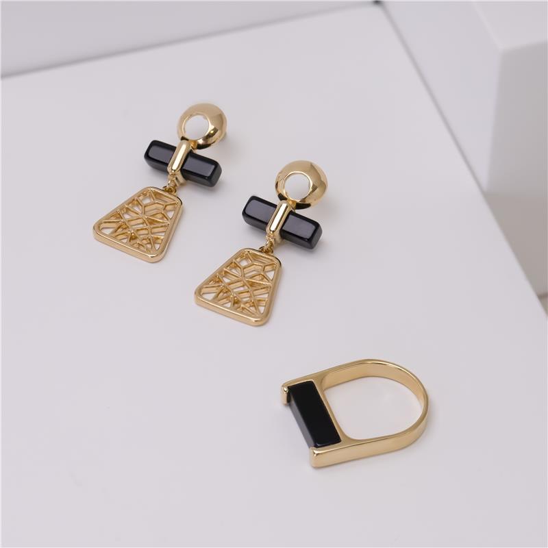 BRINCO FOLHEADO A OURO