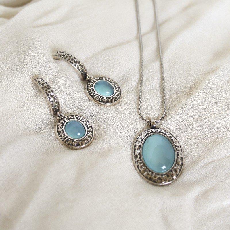 BRINCO FOLHEADO A PRATA ENVELHECIDA