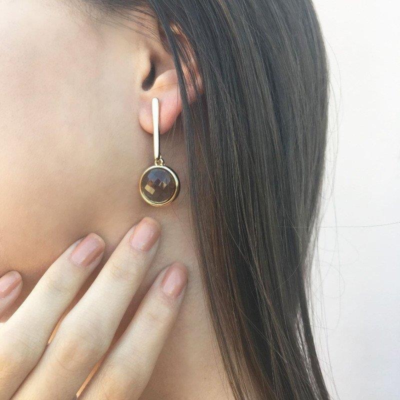 BRINCO FOLHEADO A RÓDIO NEGRO