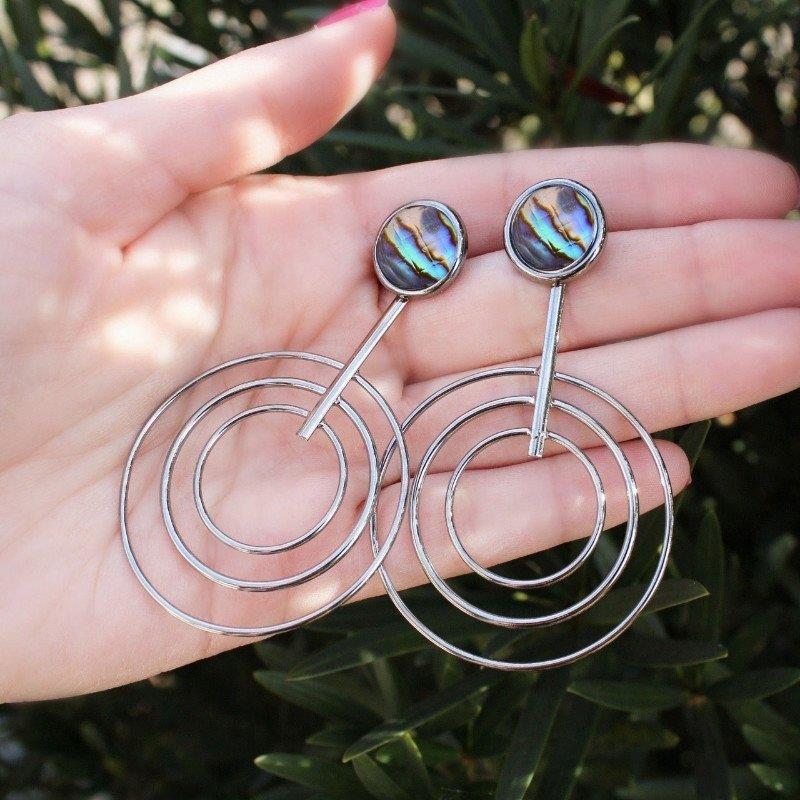 BRINCO FOLHEADO A RÓDIO NEGRO