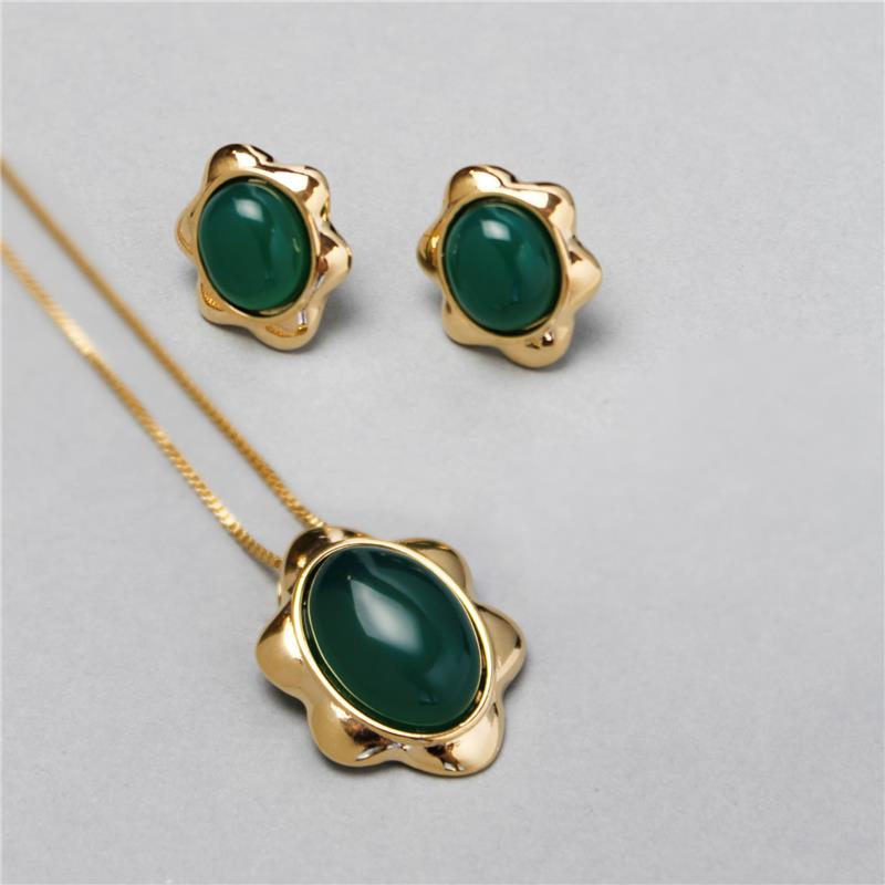 CONJUNTO FOLHEADO A OURO