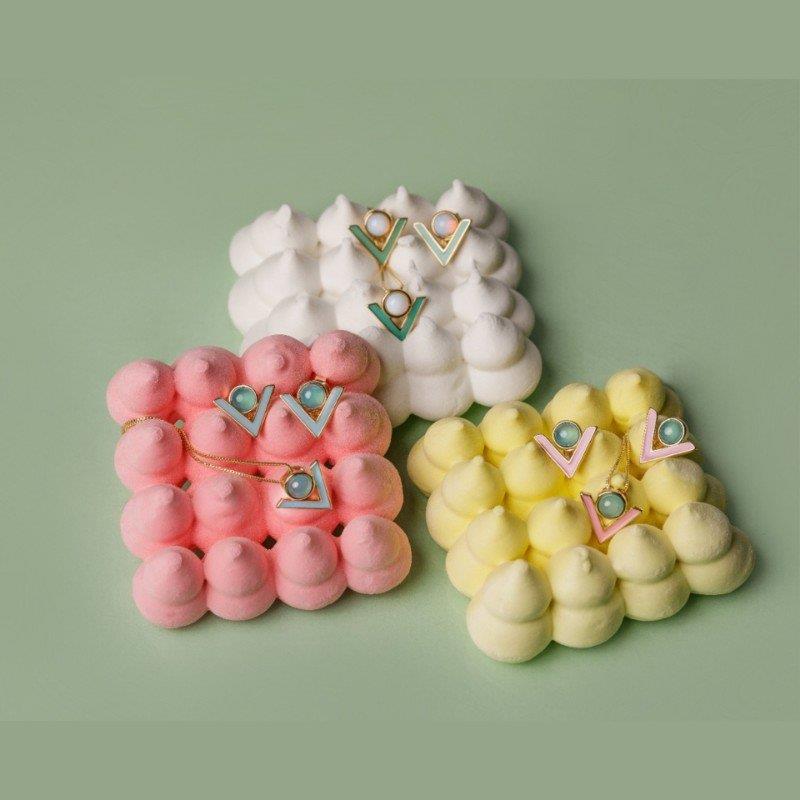 CONJUNTO FOLHEADO A OURO COM ESMALTE VERMELHO