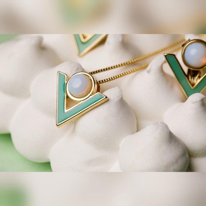 CONJUNTO FOLHEADO A OURO COM ESMALTE PRETO