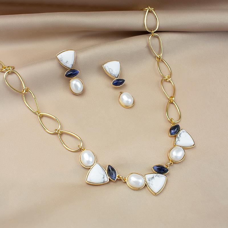 CONJUNTO FOLHEADO A OURO