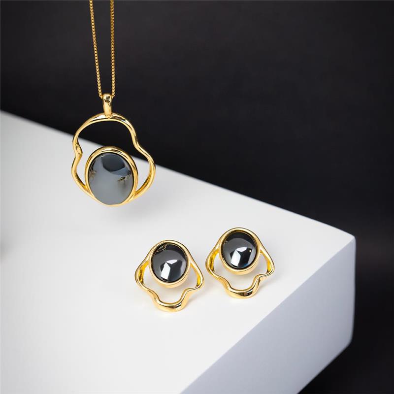 CONJUNTO FOLHEADO A OURO