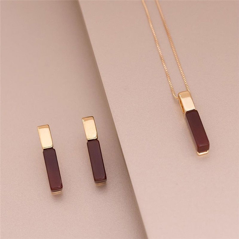 CONJUNTO FOLHEADO A OURO