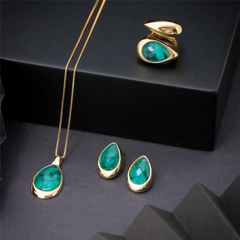 CONJUNTO FOLHEADO A OURO