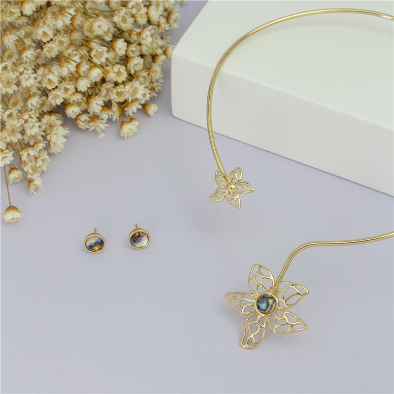 CONJUNTO FOLHEADO A OURO