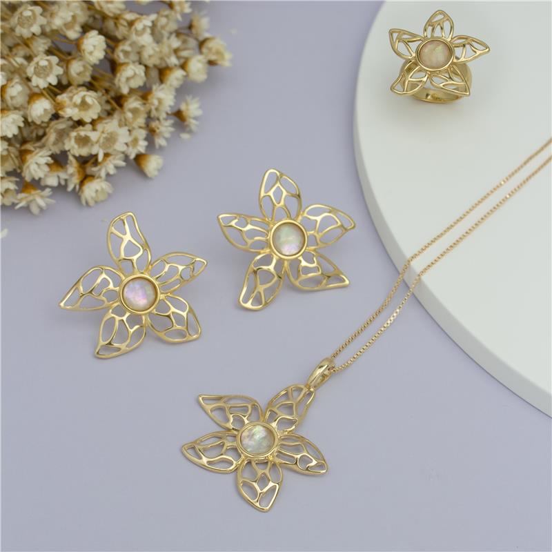 CONJUNTO FOLHEADO A OURO