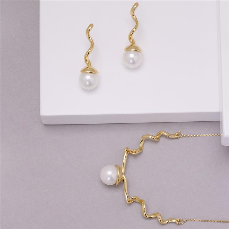 CONJUNTO FOLHEADO A OURO