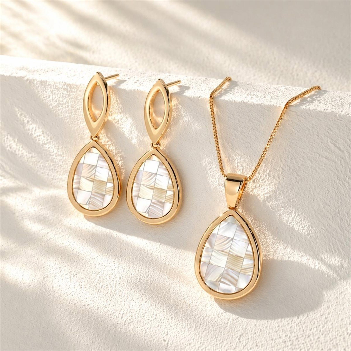 CONJUNTO FOLHEADO A OURO