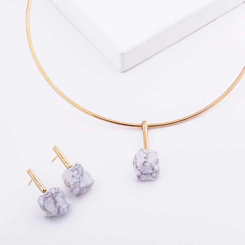 CONJUNTO FOLHEADO A OURO