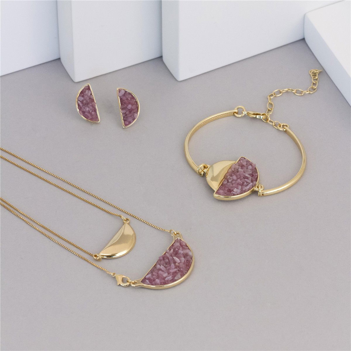 CONJUNTO FOLHEADO A OURO