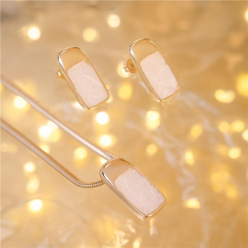 CONJUNTO FOLHEADO A OURO