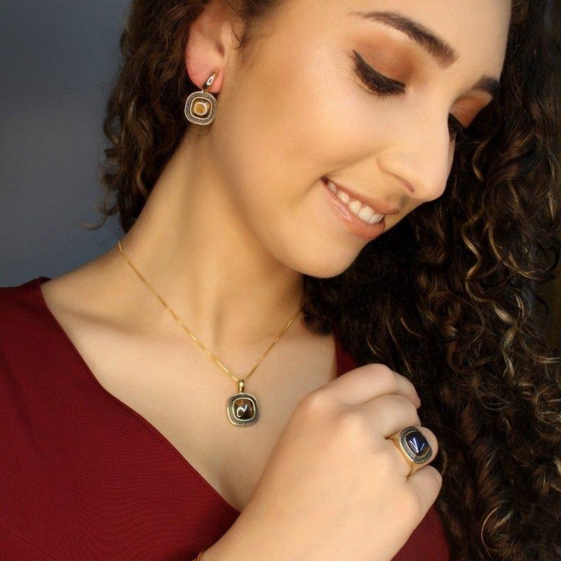 CONJUNTO FOLHEADO A OURO E RÓDIO NEGRO COM EFEITO PEROLADO