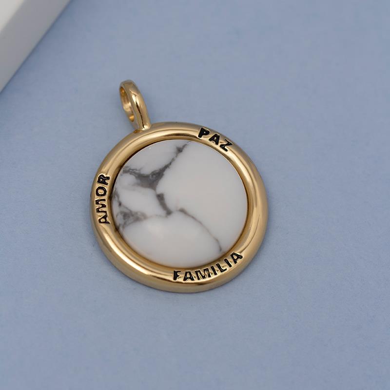 PINGENTE FOLHEADO A OURO