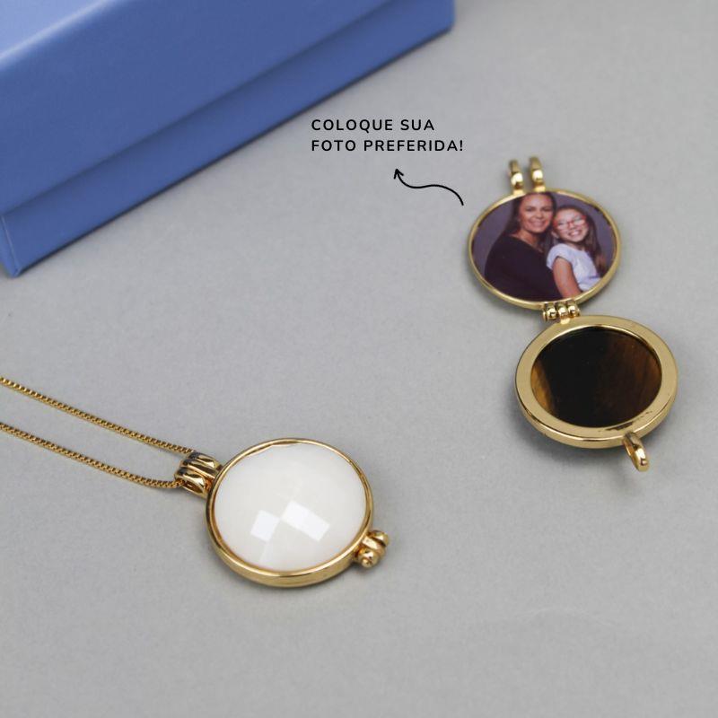 PINGENTE RELICÁRIO PARA FOTO FOLHEADO A OURO FACETADO PEROLADO