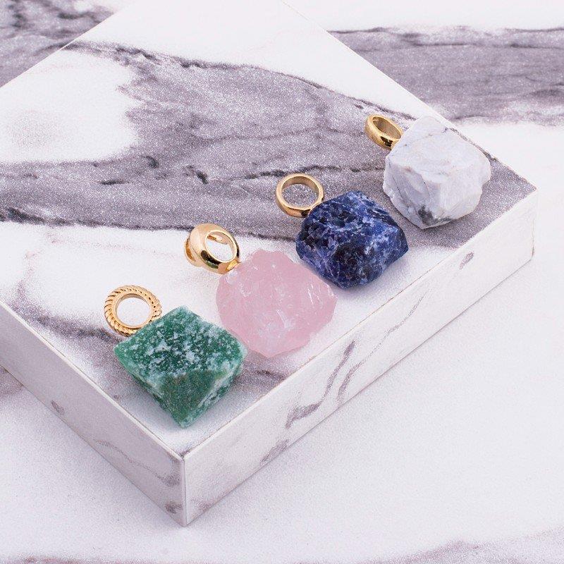 PINGENTE FOLHEADO A OURO SEM CORRENTE