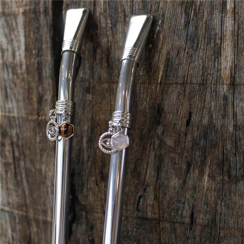 BOMBA DE CHIMARRÃO EM AÇO INOX COM DETALHE FOLHEADO A PALÁDIO